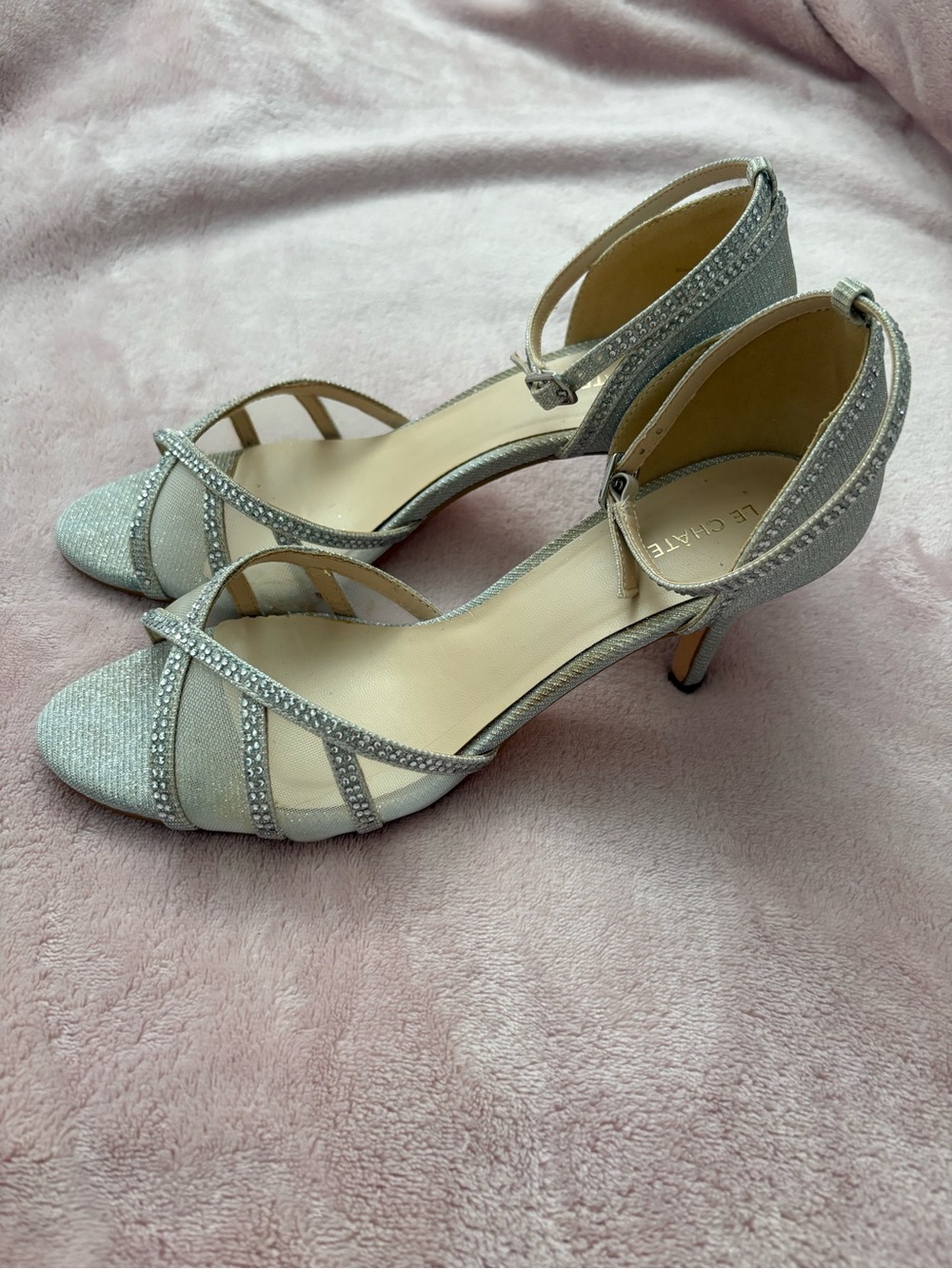 Sparkly Silver Le Chateau kitten heels
